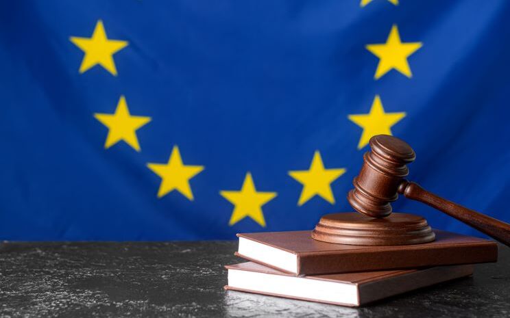 3月7日、欧州司法裁判所（CJEU）は、IAB Europe Transparency & Consent Framework（TCF）における個人データ取得の技術仕様であるTC Stringを通じて取得されるデータはGDPR上の個人データを構成するとともに、IAB EuropeがTCF参加企業と共同管理者の地位にあるとする予備判決を下した